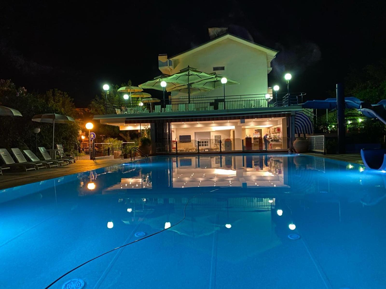 Hotel Minerva Gatteo a Mare Bagian luar foto